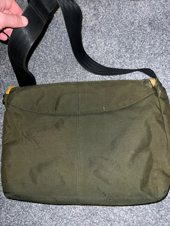 Crumpler 17inch Laptop Bag with strap  ‘The boomer XL’ - image 2 of 4