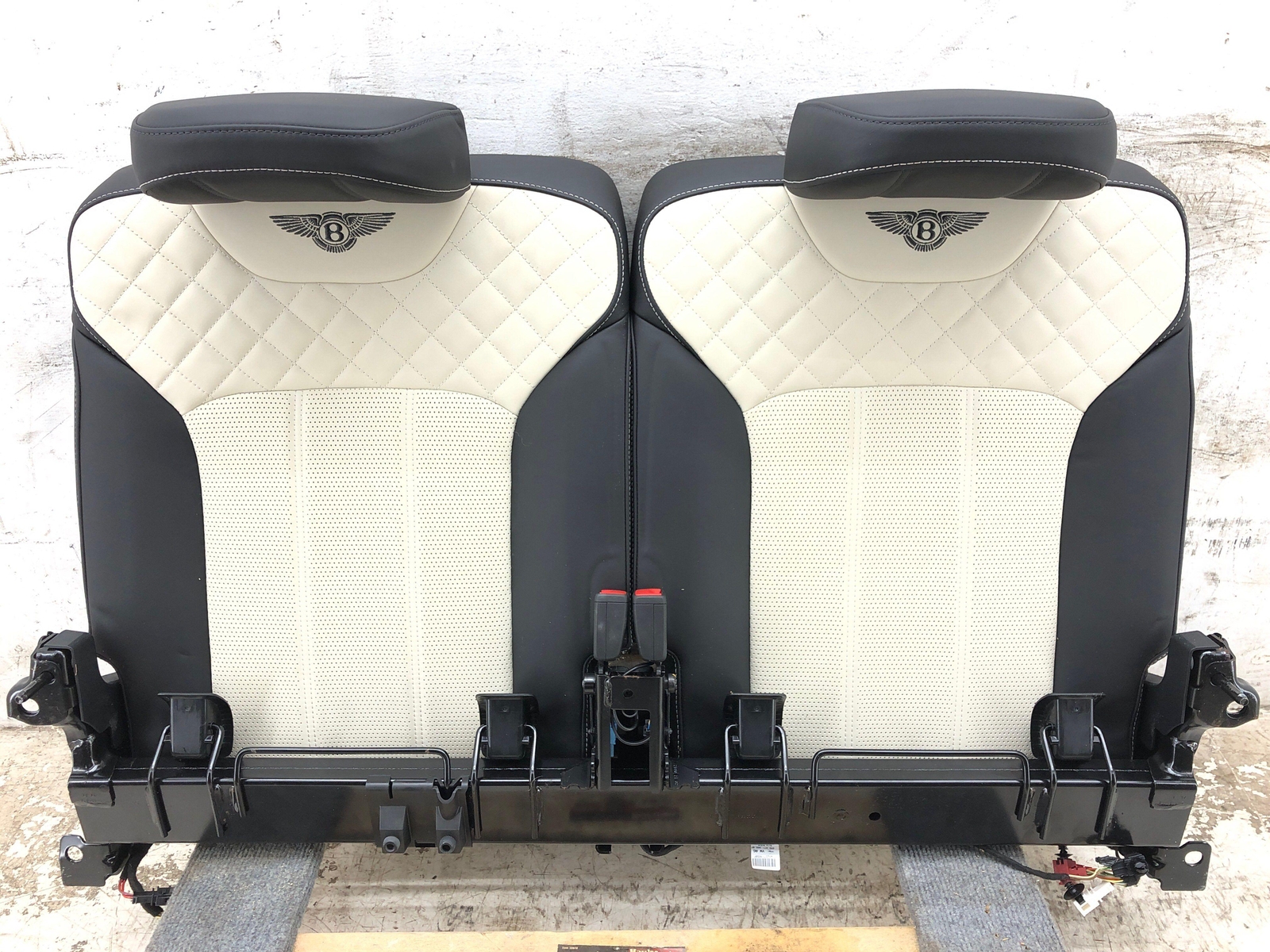 2016-2020 BENTLEY BENTAYGA REAR 3RD ROW UPPER SEAT CUSHION BACKREST BLACK/BEIGE