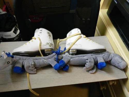 SFR Glitra size 1 ice skates 8 2/3 with EDEA covers - Picture 3 of 4