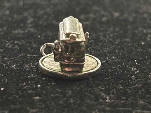 STERLING SILVER 3D DETAILED & TEXTURED TROLLEY / STREETCAR DANGLE CHARM - Picture 3 of 7