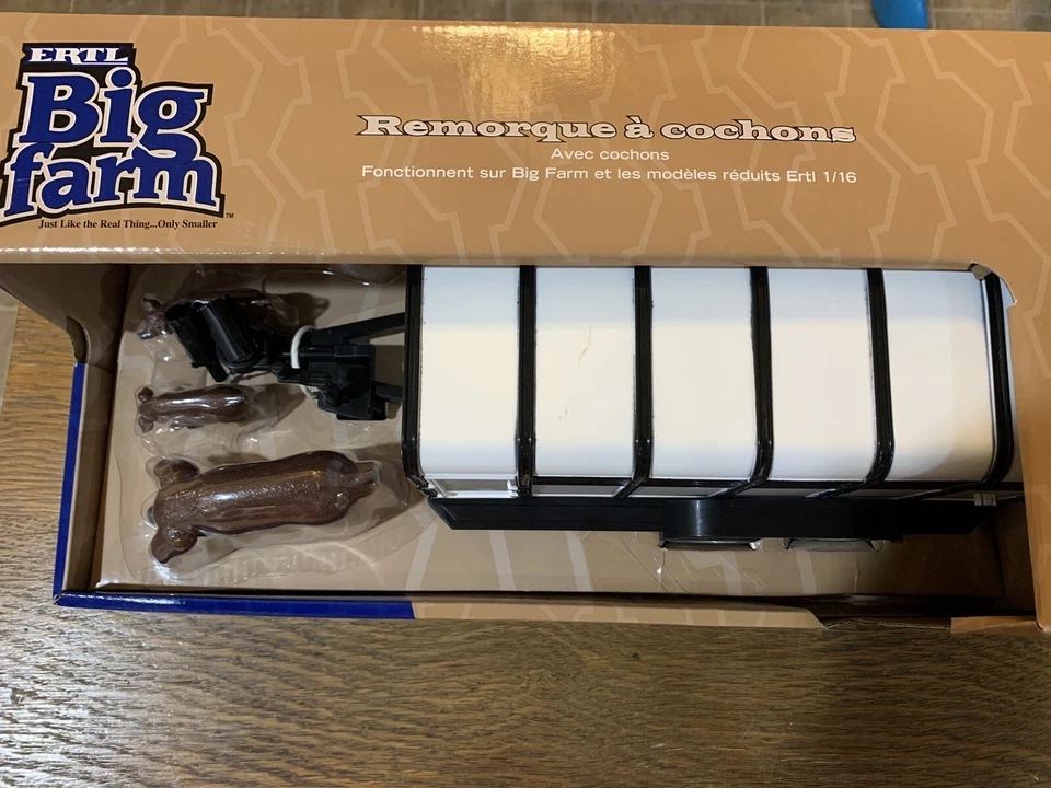 Remolque para cerdos ERTL BIG FARM con cerdos.  Escala 1/16.   Nuevo en caja. Foto 3 de 4