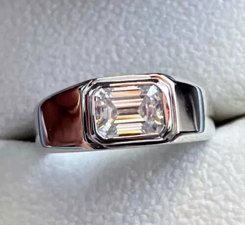 2.00 Ct Emerald Cut Natural Moissanite Men's Wedding Ring 14K White Gold Plated - Bild 2 von 6