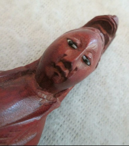 Madera tallada vintage Kwan Yin (Quan Yin) con ojos incrustados - 4,5" - chino - Imagen 7 de 12