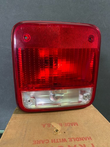 NOS Left Rear Tail Light Lamp 1985-96 Chevy GMC Van G20 G30 G1500 G2500 G3500 - Picture 3 of 13