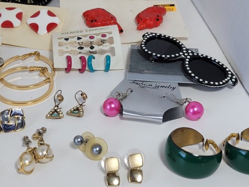 Lot Of Vintage Costume Jewelry Lot Some New 1990s-2000s Earrings Pins Fashion - Picture 12 of 14