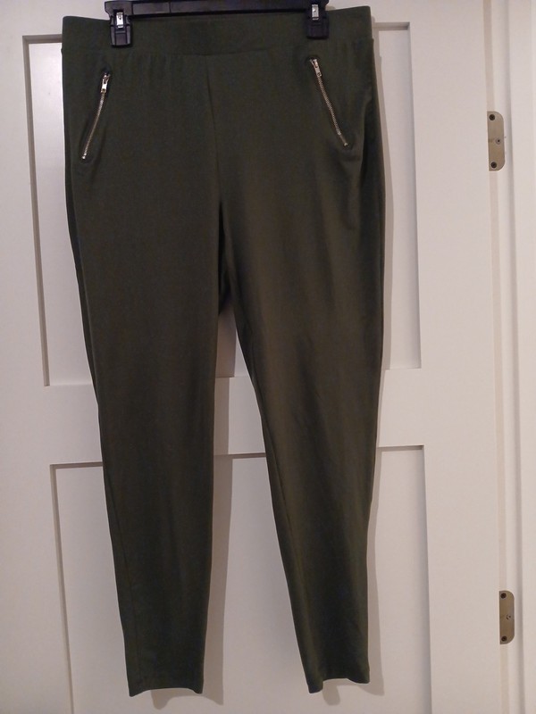 Feathers Size 1X Women's Green Elastic Waist Pull On Knit Pants