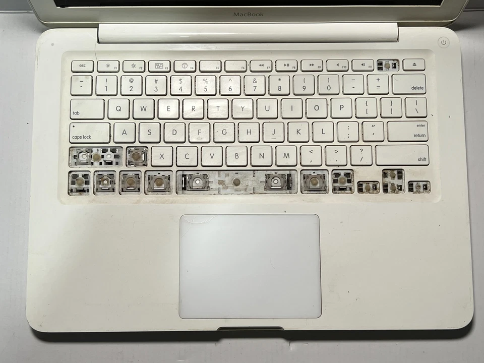 Apple MacBook A1342  White 13” 2009 Laptop for Spares / Repairs - Image 2 of 4