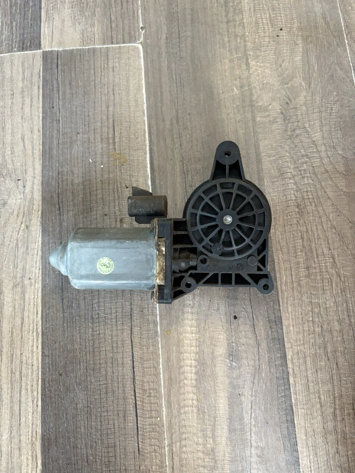 ⭐️ Motor ventana conductor trasero izquierdo Chevrolet Tahoe GMC Yukon 2000-2006 OEM Foto 2 de 3