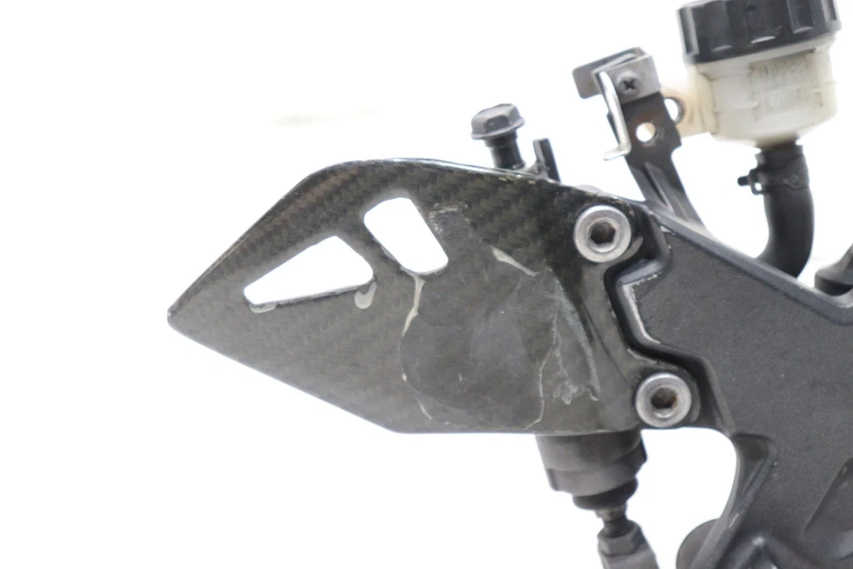 11-20 KAWASAKI NINJA ZX10R OEM JUEGO TRASERO DERECHO CLAVIJA CONDUCTOR REPOSAPIÉS TOPE Foto 2 de 4