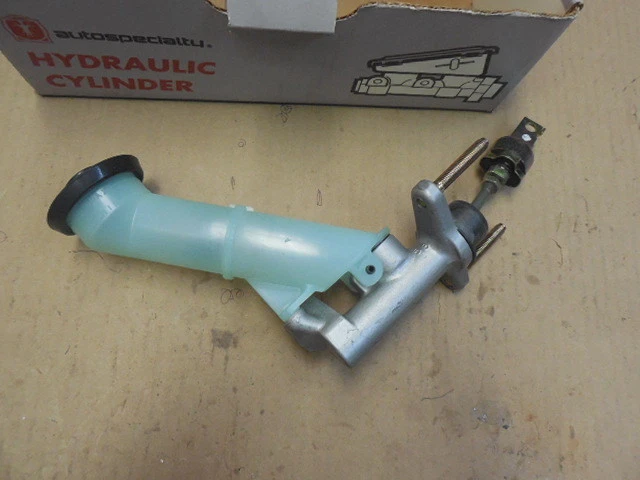 Clutch Master Cylinder Q56003 Fits Toyota Camry 1987 - 1991 - Image 3 of 4