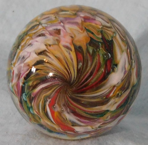 Mármol hecho a mano contemporáneo Andy Davis, 1 3/4" de diámetro, #9001U - Imagen 10 de 11