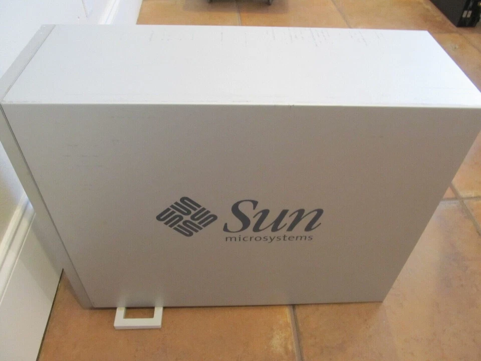 GREAT LOOK PAINTED Sun Ultra 45 2x 1.6GHz Base/ 8GB/ 250GB HDD/ XVR-100/ DVD - Image 2 of 4