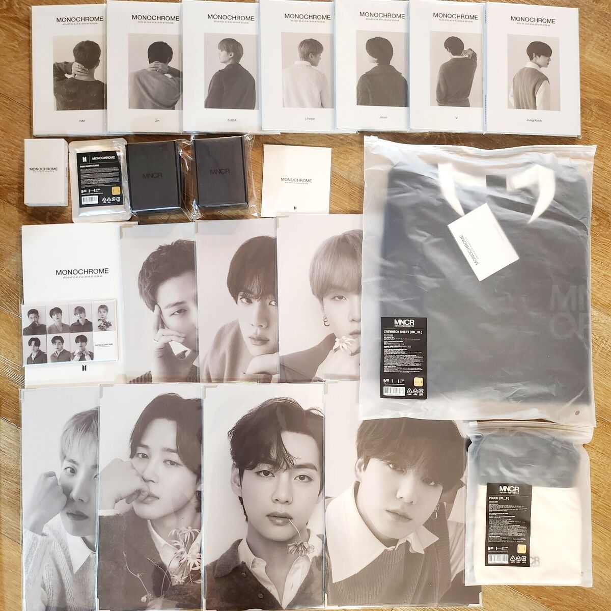 BTS 2024 POP-UP : MONOCHROME OFFICIAL MERCH MD + Tracking BTS 2024 POP-UP : MONOCHROME OFFICIAL MERCH MD + Tracking