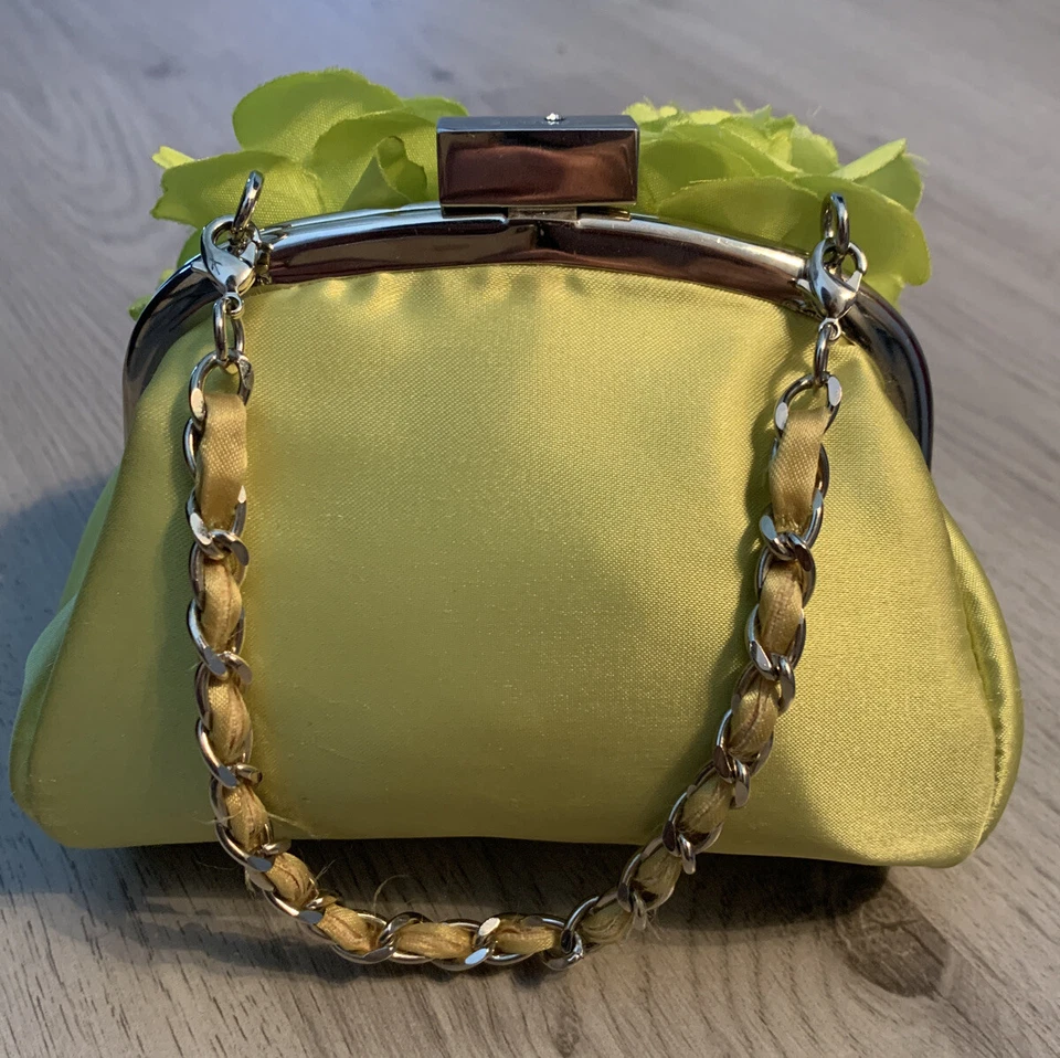 Jeanne Lottie Bright Green Flower Purse Foto 4 de 4
