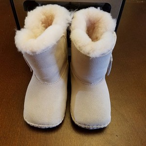ugg medium boots