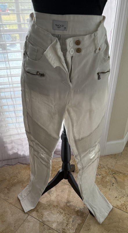 Women’s Track 23 Skinny Fit Intelligent Design White denim Size 17 🔥🔥