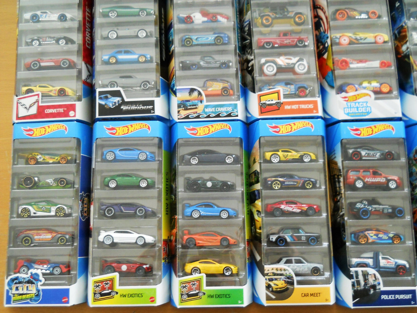 Hot Wheels® - Hot Wheels® 5 piezas - VARIOS JUEGOS DE REGALO (ass. 01806) - NUEVO