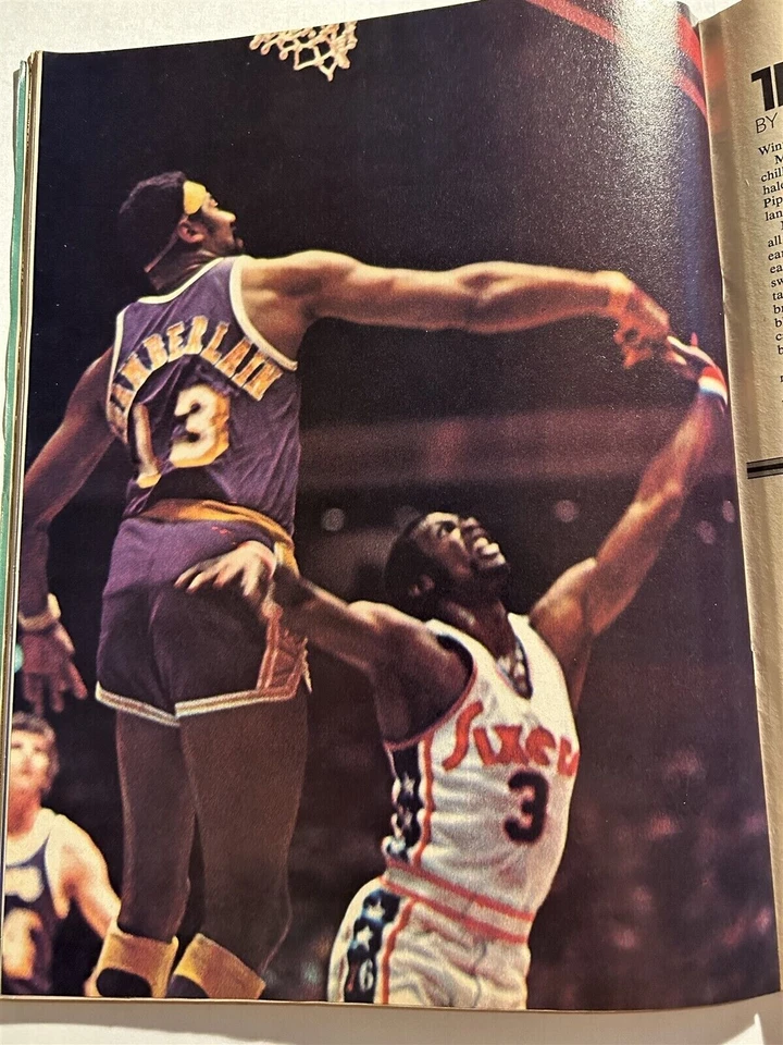 Revista deportiva 1973 Oscar Robertson Milwaukee Buck sin etiqueta Clemente Chamberlain Foto 3 de 4
