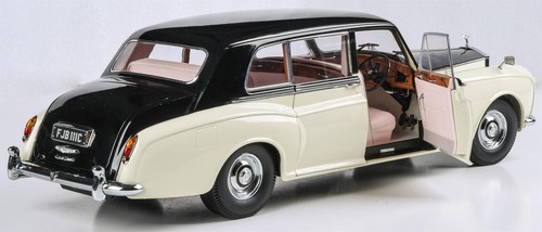 Paragon 1:18 Scale Rolls Royce Phantom V Masons Black/Ivory (RHD) - Picture 3 of 4