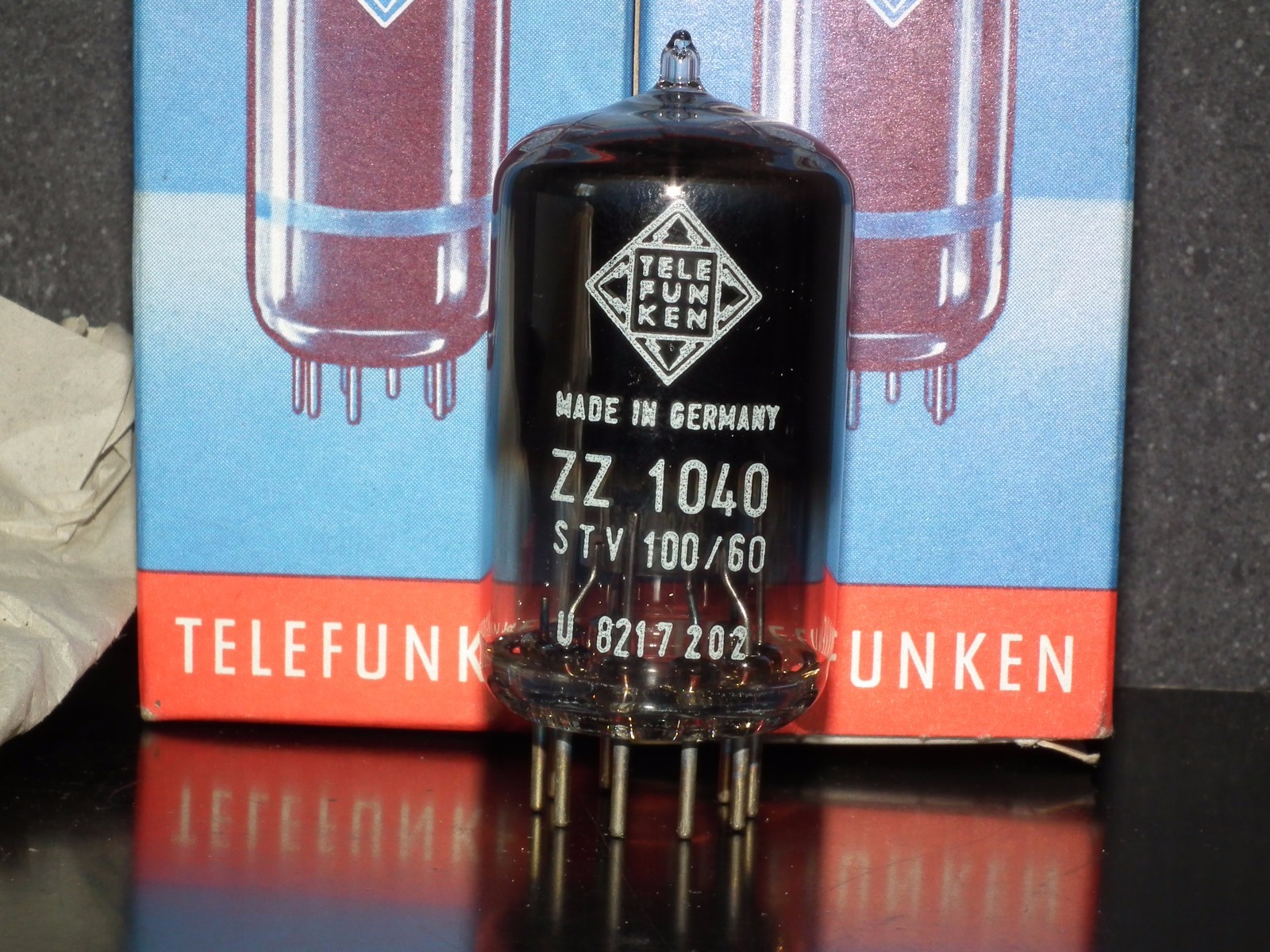 one boxed radio tube vintage EC900 Telefunken TFK NOS & NIB