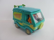 Scooby Doo Mystery Machine Van Playset With 8 Figures And Mini Figures