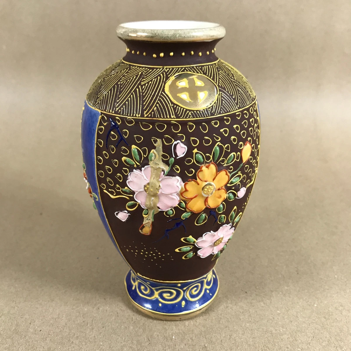 Vintage Japanese Hand Painted Moriage 3D Porcelain Vase
