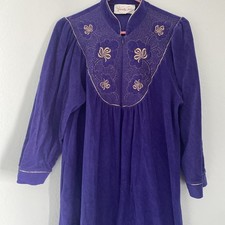 VTG Vanity Fair Velour Long Robe Purple Housecoat Zipper Gold Trim Small USA