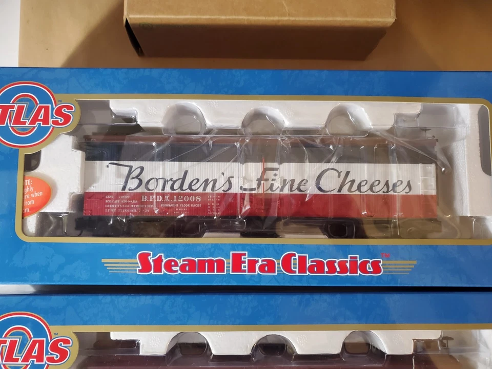 Atlas Item # 8090 O Borden's 40' Wood Reefer Cars (Special Borden's 2 Pack) NEW - Image 4 of 4