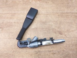 BMW X5 E70 Sitz Gurtschloss Untergurt Vorne Links  3055372 7161053