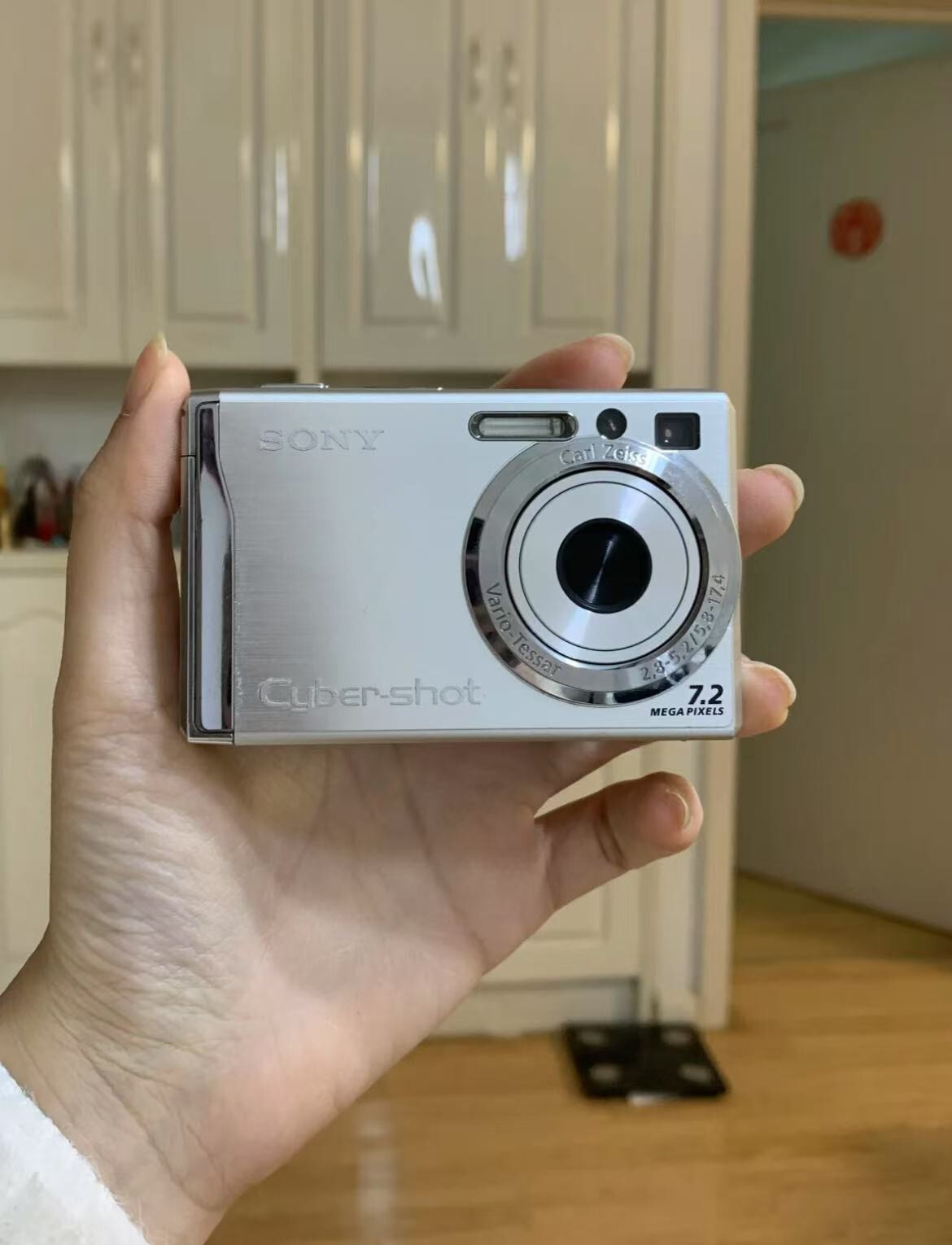 SONY Cyber-shot DSC-W80 7.2MP 3x optical zoom Digital Camera Sliver English