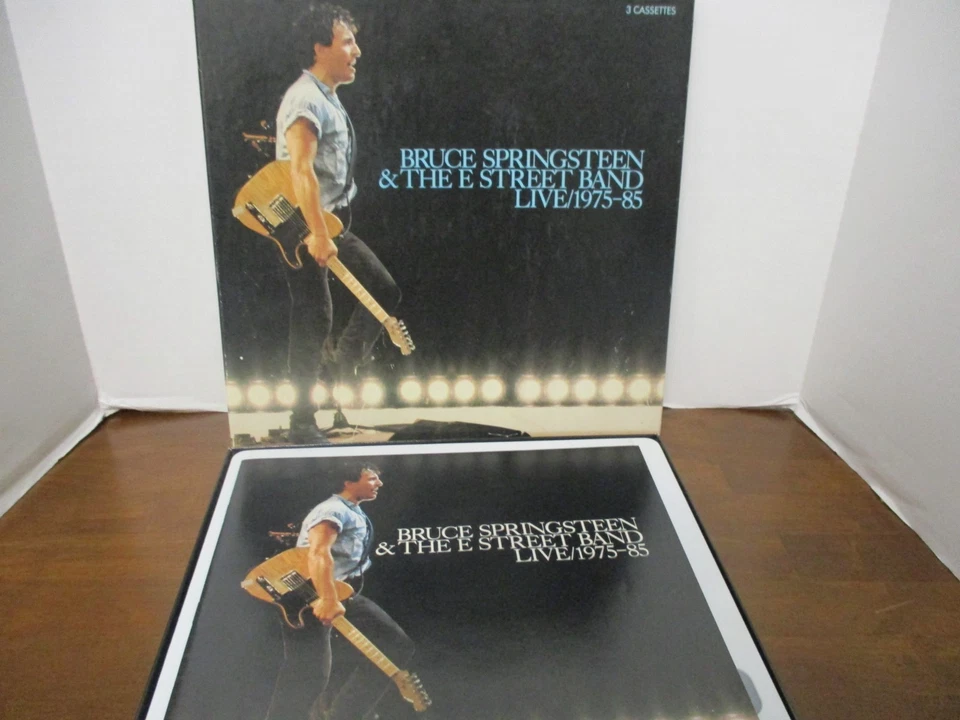 Bruce Springsteen & The E-Street Band Live/1975-1985, 3 Cassettes with Book 1986 - Image 2 of 4