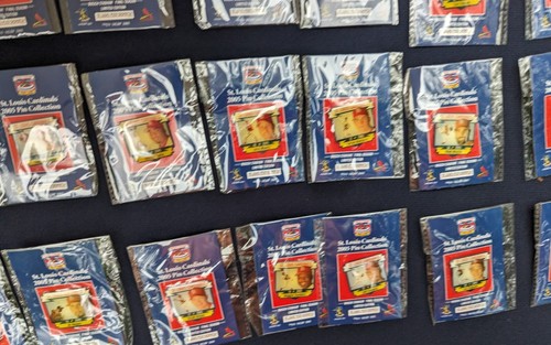 Lot of 24 St Louis Cardinals 2005 Post-Dispatch Lapel Pins - Picture 5 of 11