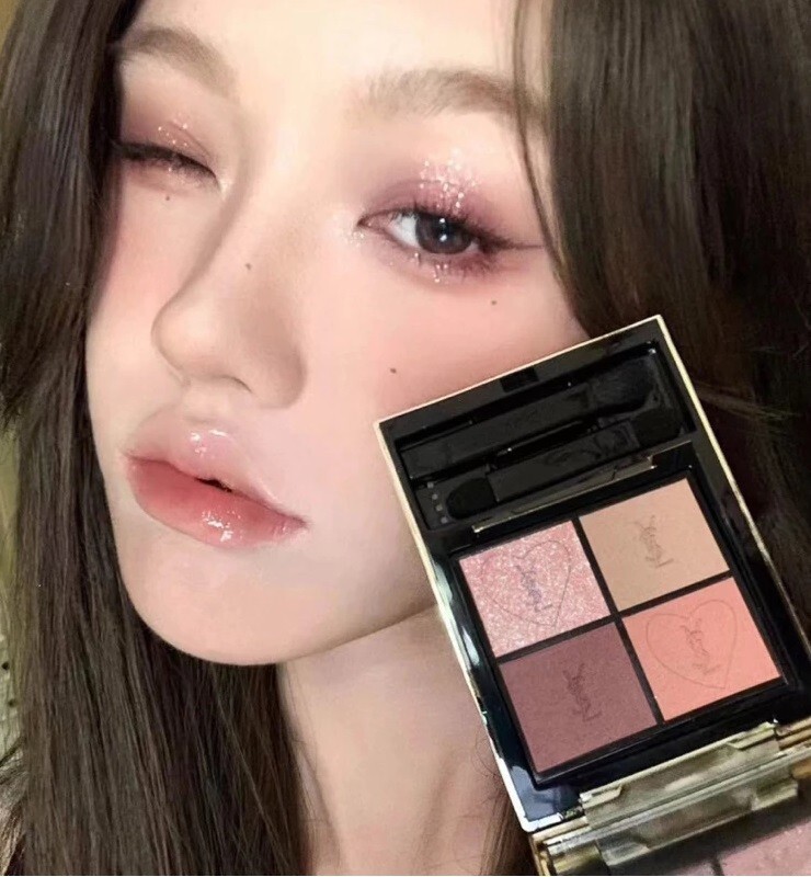 4 g. YSL Couture Mini Clutch Eyeshadow Palette 125 Blooming Lust