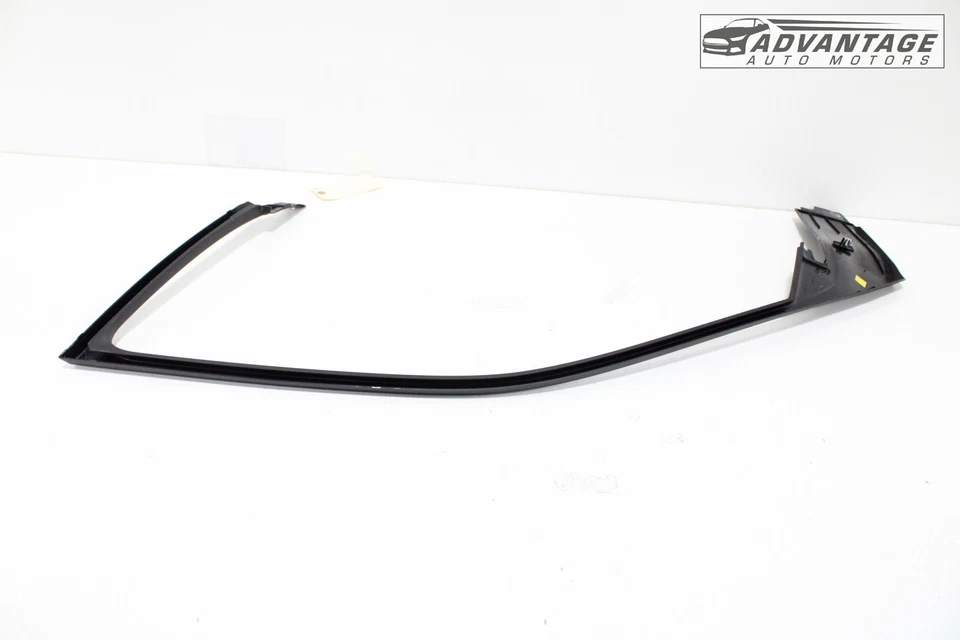 Chrysler 300 2012-2023 marco de ventana de puerta del conductor delantero izquierdo moldura OEM Foto 3 de 4