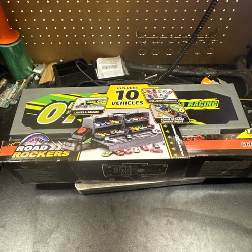 Matchbox Transporter Set includes 10 Vehicles, holds up to 20 Vehicles - Sealed - Picture 1 of 2