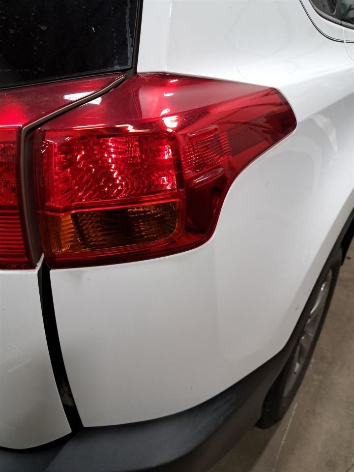 2013-2015 Toyota Rav4 Right Passenger Tail Light Quarter Panel Mounted Oem