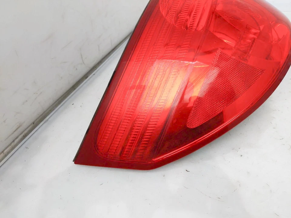 2006-2010 Toyota Sienna 4Dr Driver Left Tail Light Lamp Taillight 81560-Ae020 — 第 2/4 张图片