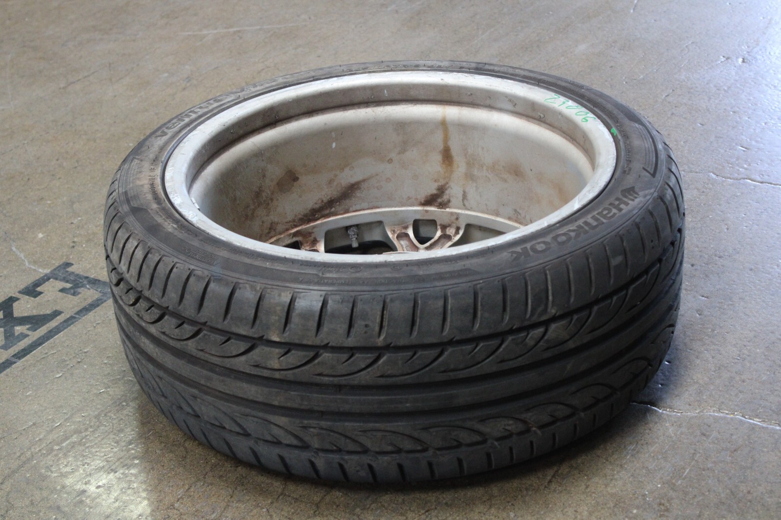 Maserati Quattroporte, Front Wheel, Needs Recon, Used, P/N 228796