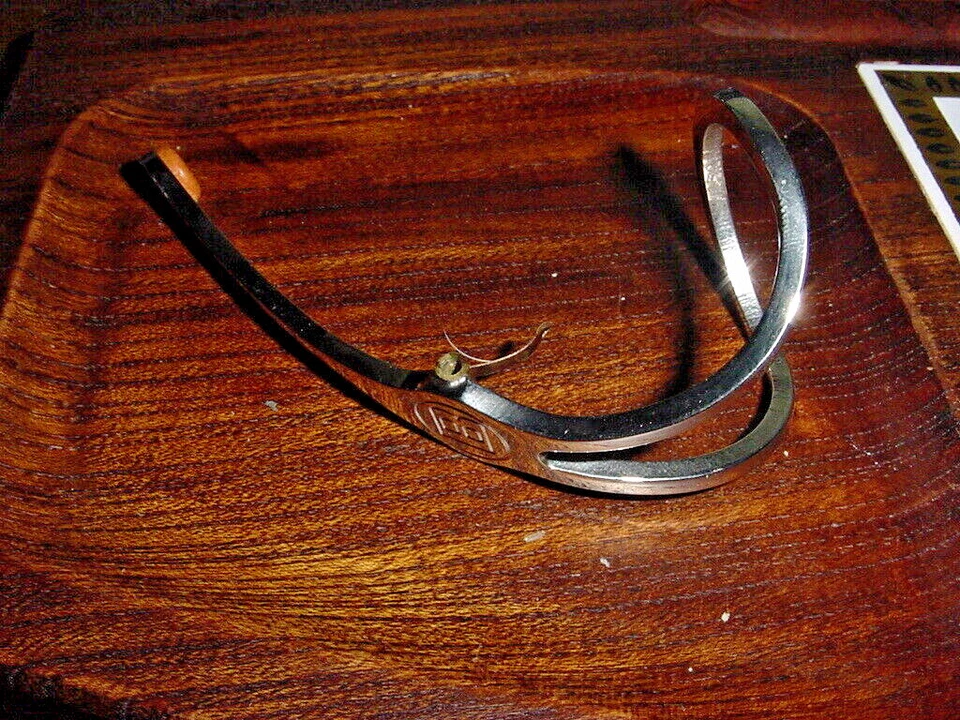 BUNDY OCTAVE KEY FOR ALTO SAXOPHONE  NECK LEVER NOS - Image 3 of 4