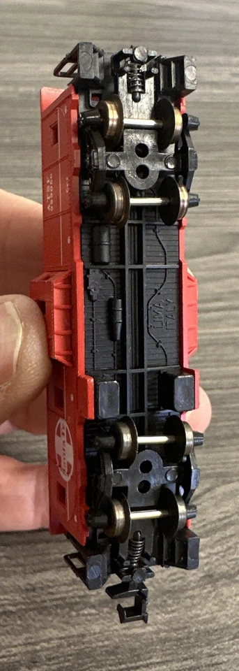 N Scale Bay Window Caboose ATSF #999056 RTR 1:160 Preowned - Image 3 of 4