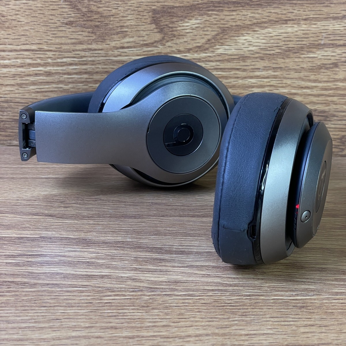 Beats Studio Wireless Over Ear Headphones - Gray Beats Studio Wireless Over Ear Headphones - Gray