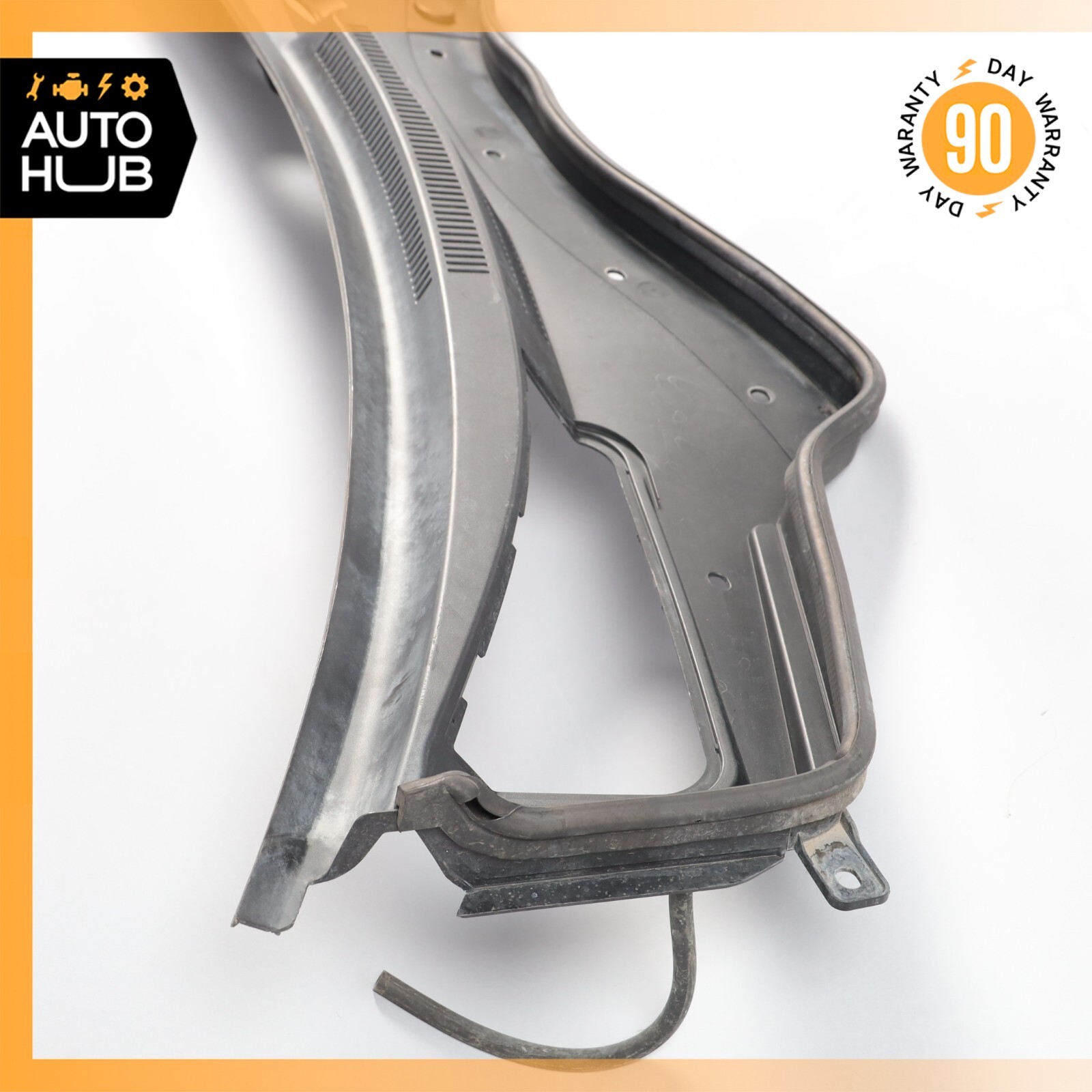 Maserati Quattroporte M156 Windshield Wiper Washer Plastic Cowl Cover Panel Trim