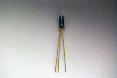 Vintage 2N499A Motorola PNP germanium transistor TO-1 package gold leads