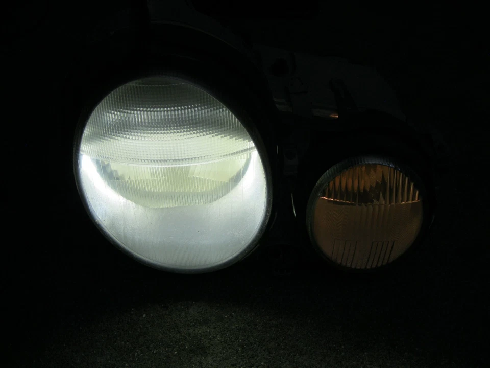 00-02 Mercedes-Benz W210 E320 E430 E55 Right Passenger Xenon Headlight Assembly  - Image 2 of 4