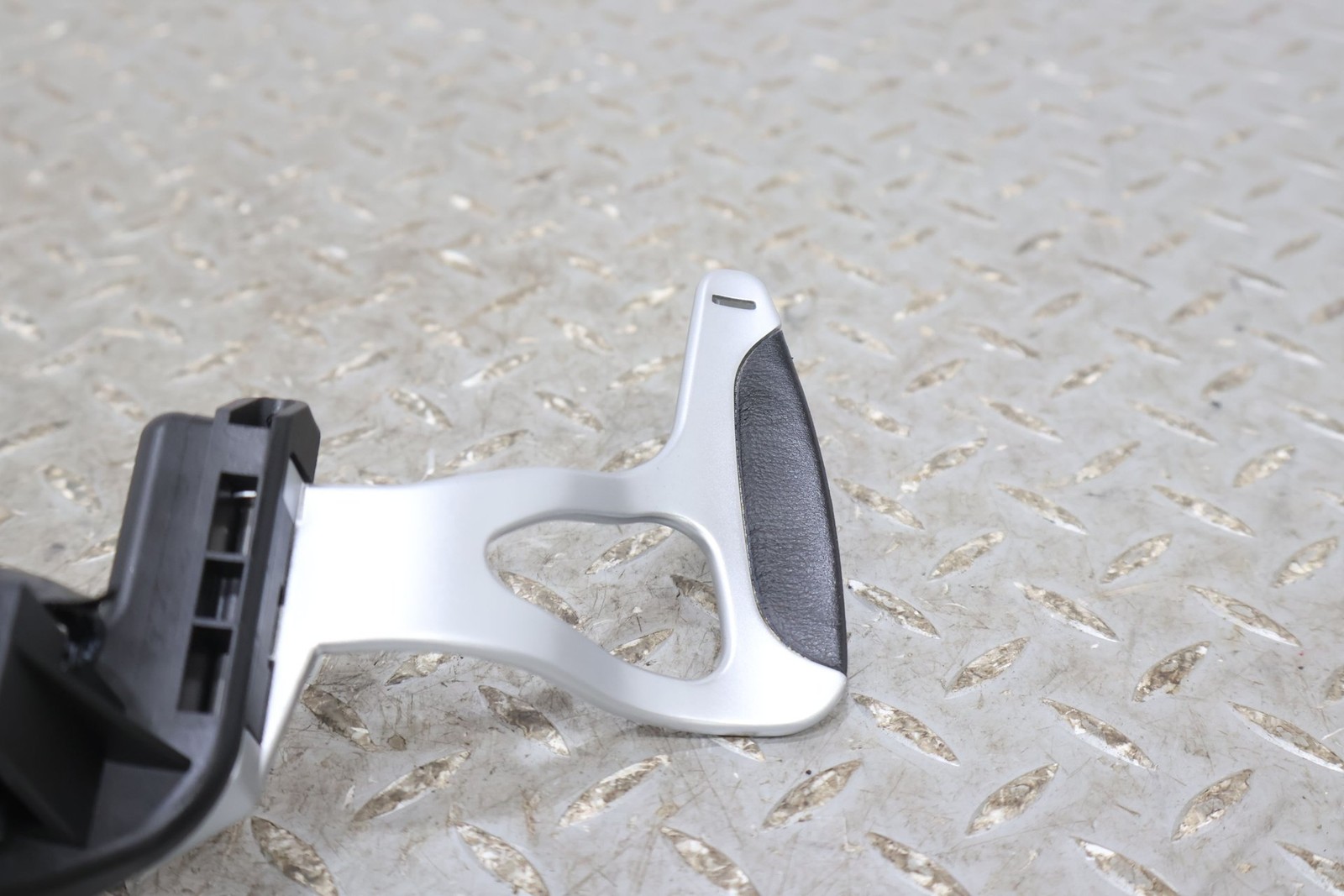 09 Aston Martin V8 Vantage Column Mounted Paddle Shifters (9G33-7L237-AB)