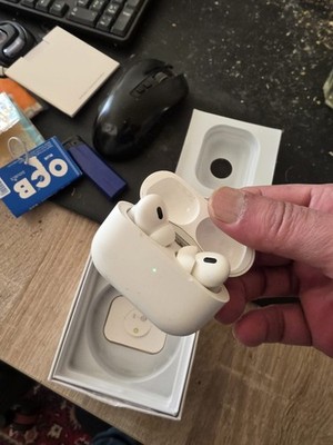 Apple AirPods Pro (2nd Generation) - MagSafe Case (USB-C) - Complete Box