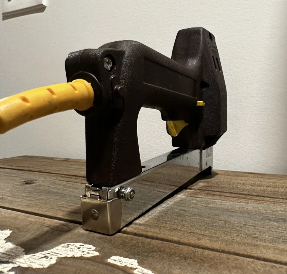 Винтажный ~ 1986 ETN-50 электрический скоб пистолет STICKER использует скобы F-50 - Изображение 4 из 4