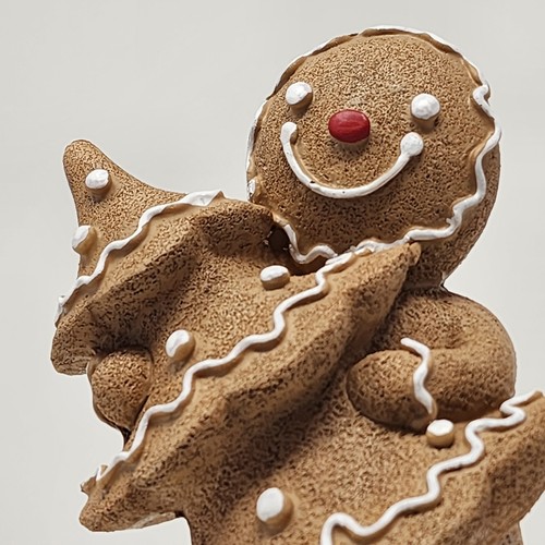 Figura Hombre Pan de Jengibre con Árbol de Navidad - Lugar y Tiempo 2024 8.25" Resina NUEVO - Imagen 8 de 12