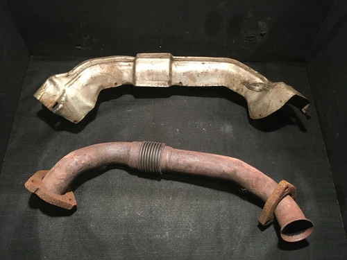 2004-2005 Chevy Impala 3.4L LA1 3400 crossover exhaust manifold with heat shield