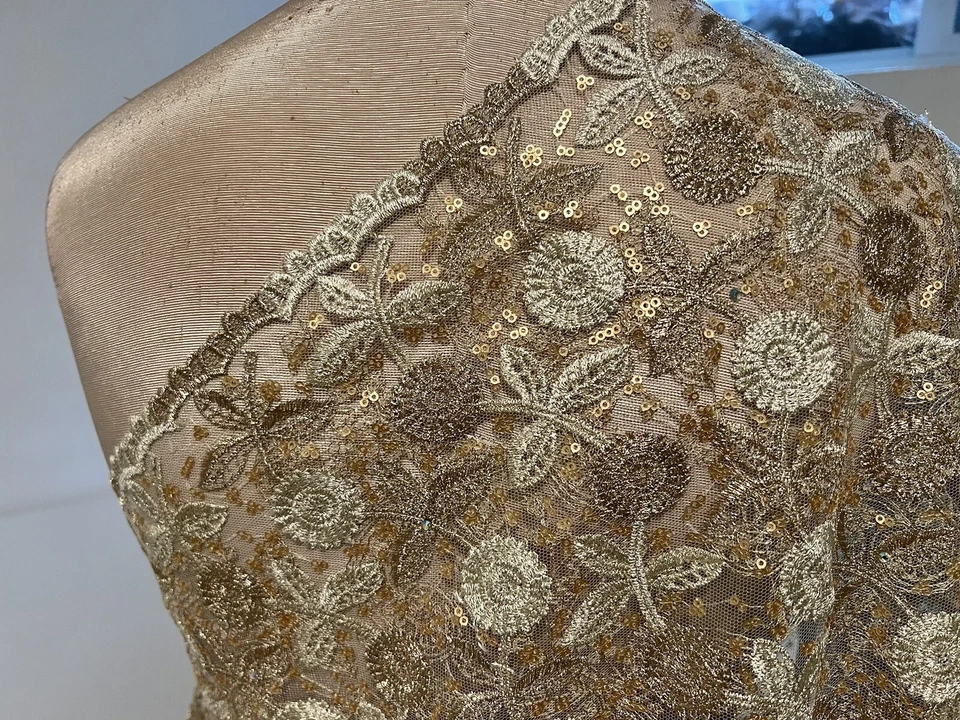 "Tela de encaje metálica con estrás de guipur dorado marfil de 5 yardas de ancho 50""" Foto 2 de 4
